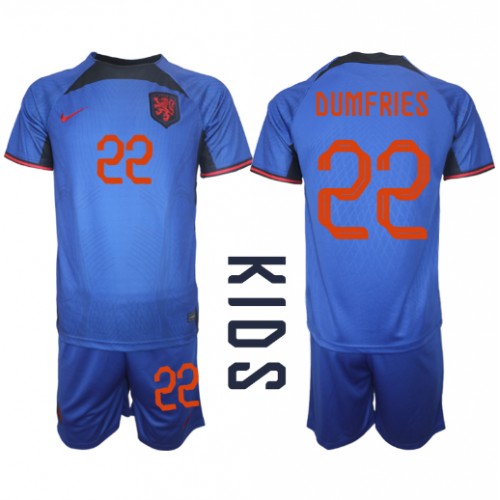 Maillot de foot Pays-Bas Denzel Dumfries #22 Extérieur enfant Monde 2022 Manches Courte (+ pantalon court)